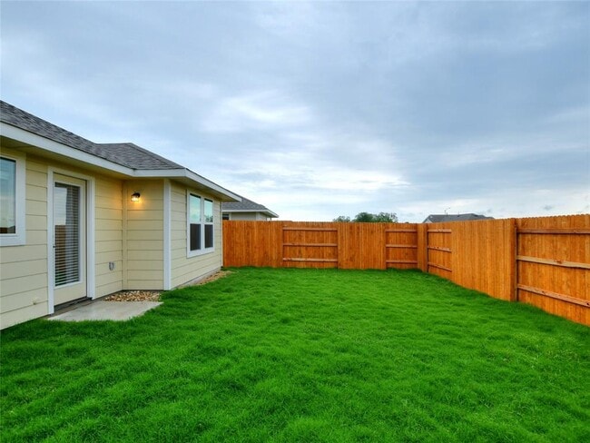 Building Photo - 210 Trailside Ln