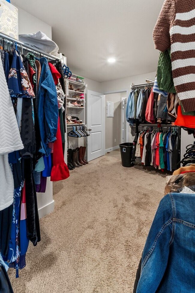 Building Photo - Fully Furnished