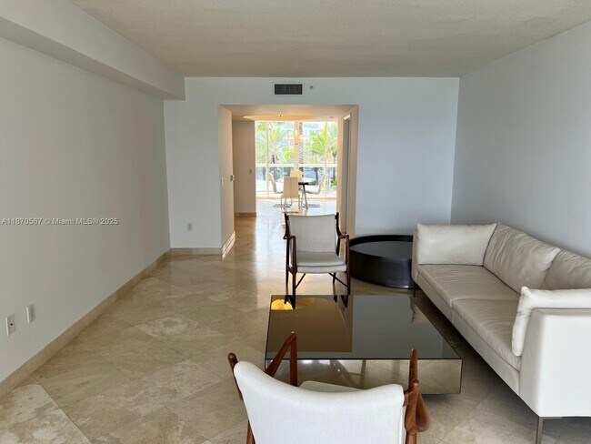 Building Photo - 17555 Collins Ave