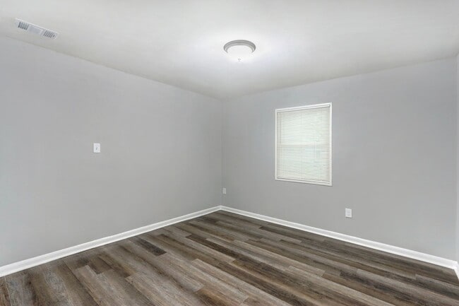 Building Photo - Large 3BR/2BA East Savannah House For Rent
