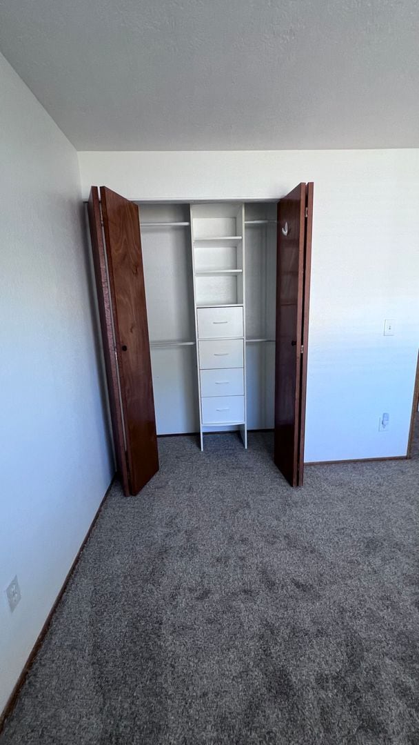 Building Photo - 4 bedroom 2 bath home Available Now!!!