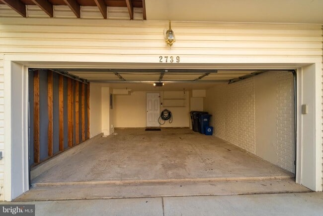 Building Photo - 2739 Manhattan Pl