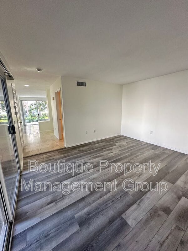 Building Photo - 34 Lakefront