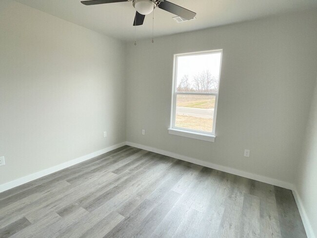 Building Photo - Cozy 3 bed, 2 bath in charming neighborhood