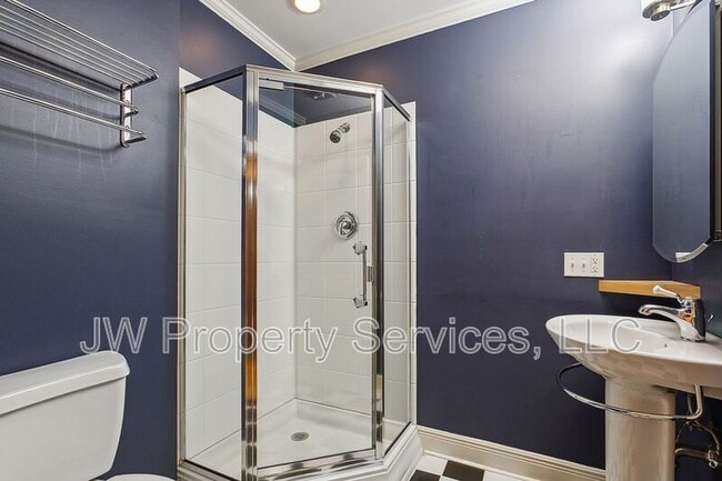 Building Photo - 5427 Charlotte Dr