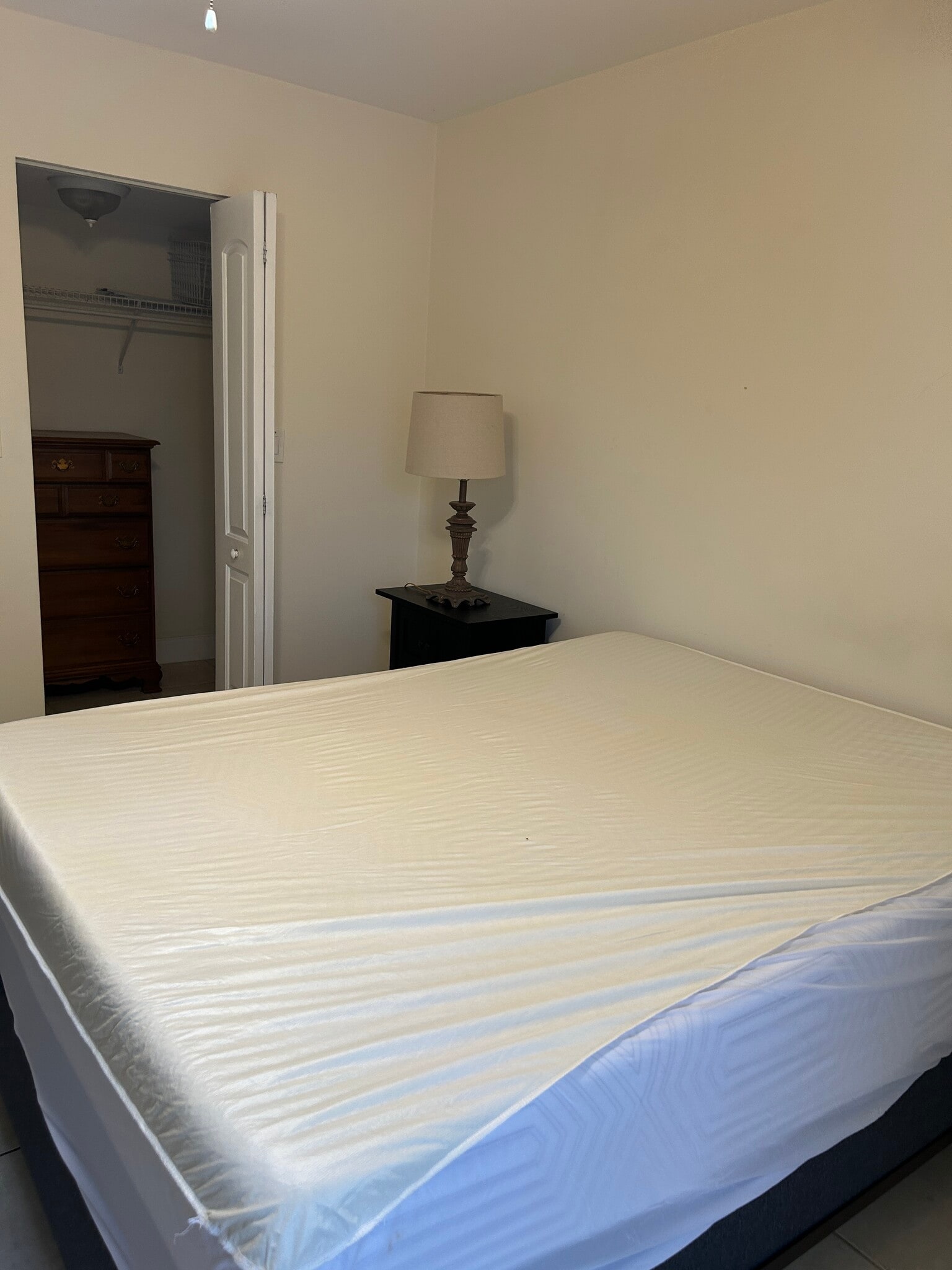 furnished queen bed set - 480 NW 20th St