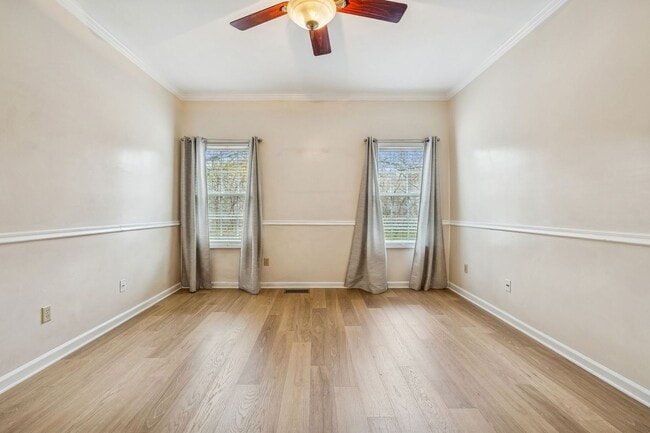 Building Photo - Discover exceptional convenience and comfort