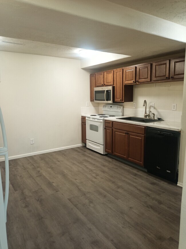 Building Photo - 9658 W Heather Rd