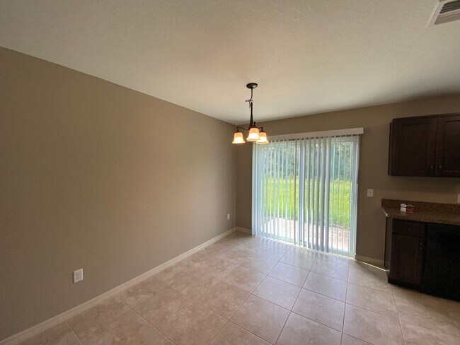 Building Photo - Desirable SW Ocala Neighborhood 3/2/2 **Won't Last**