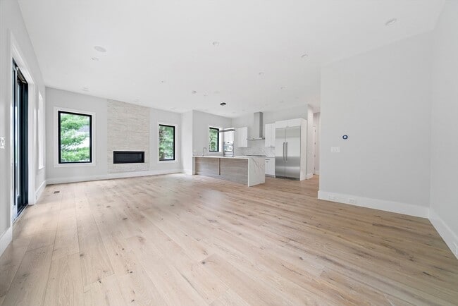 Building Photo - 94 Thurston Rd