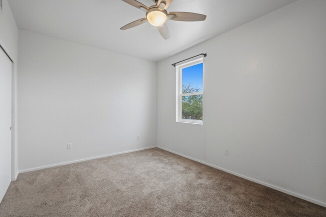 Building Photo - 826 E Millenium Ct
