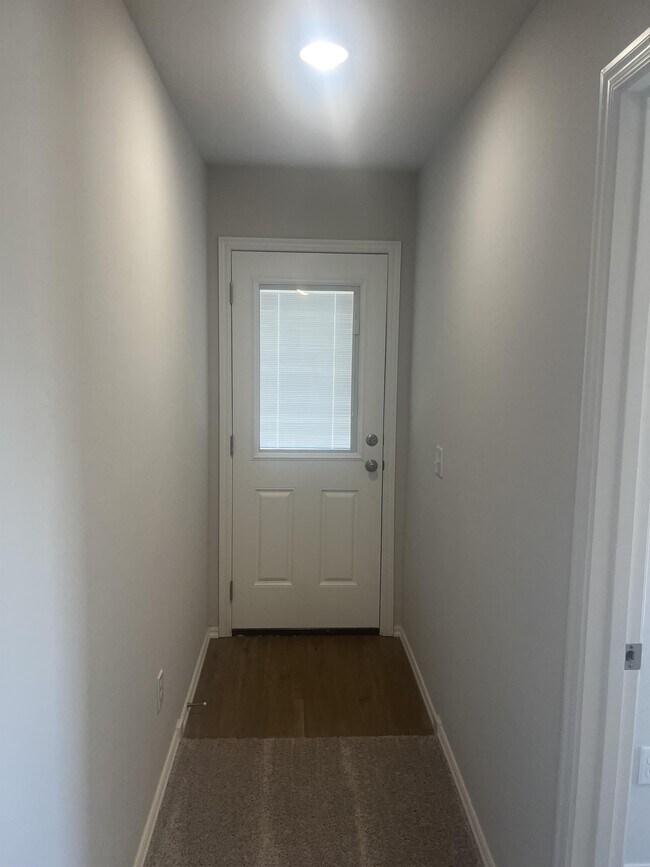 Building Photo - 1002 Ichabod Cir