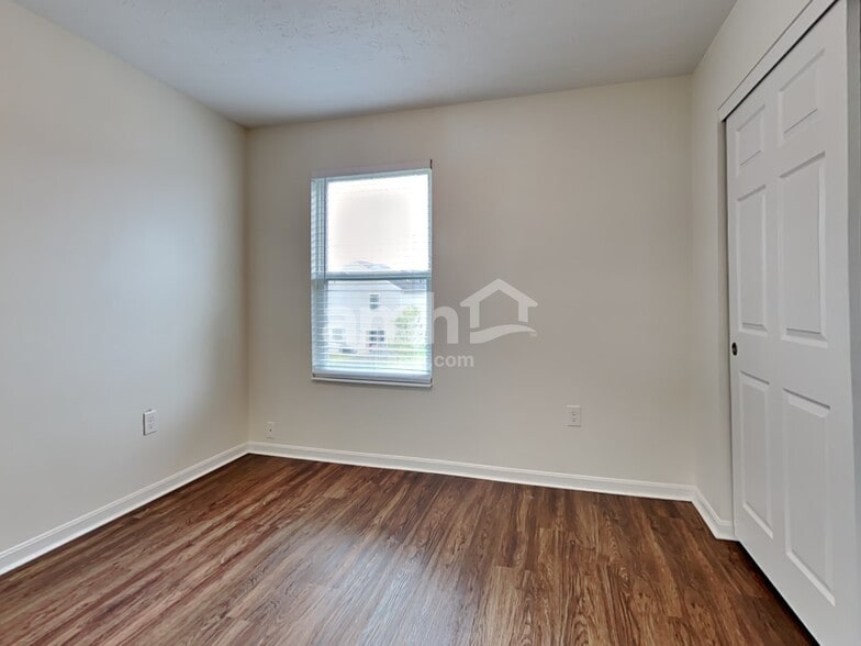 Building Photo - 216 Heftner Cir