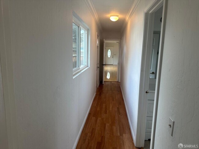 Building Photo - 827 Stambaugh St