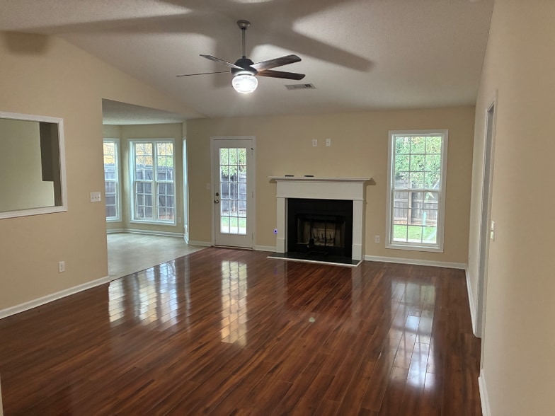 Building Photo - 135 Ansley Dr