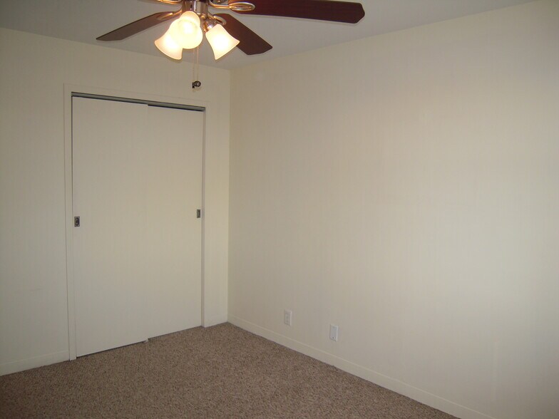 Building Photo - 11850 Edgewater Dr