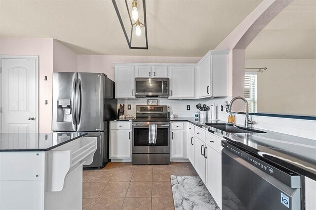 Building Photo - 2107 Hartley Dr