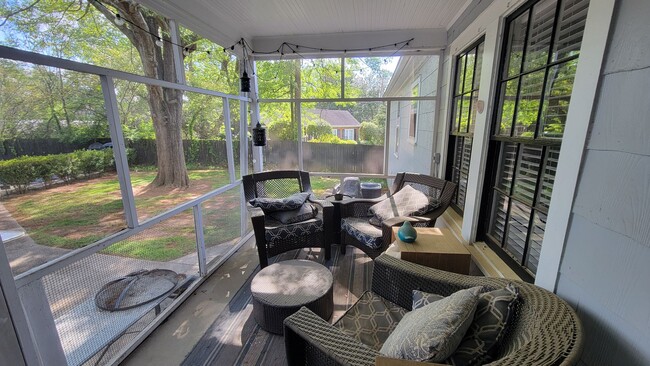 Building Photo - 2 Bed, 2 Bath Furnished Home in Greenville...