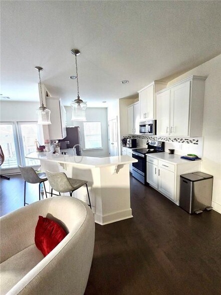 Building Photo - 1903 Plainsboro Dr