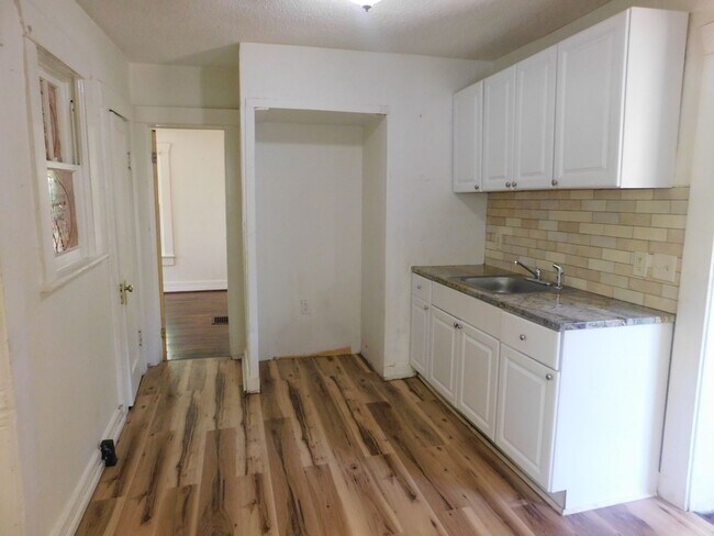 Building Photo - $200 Visa gift card offer!