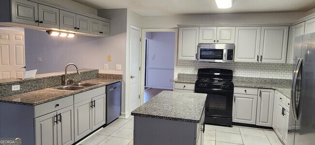 Building Photo - 201 Reeves Creek Way