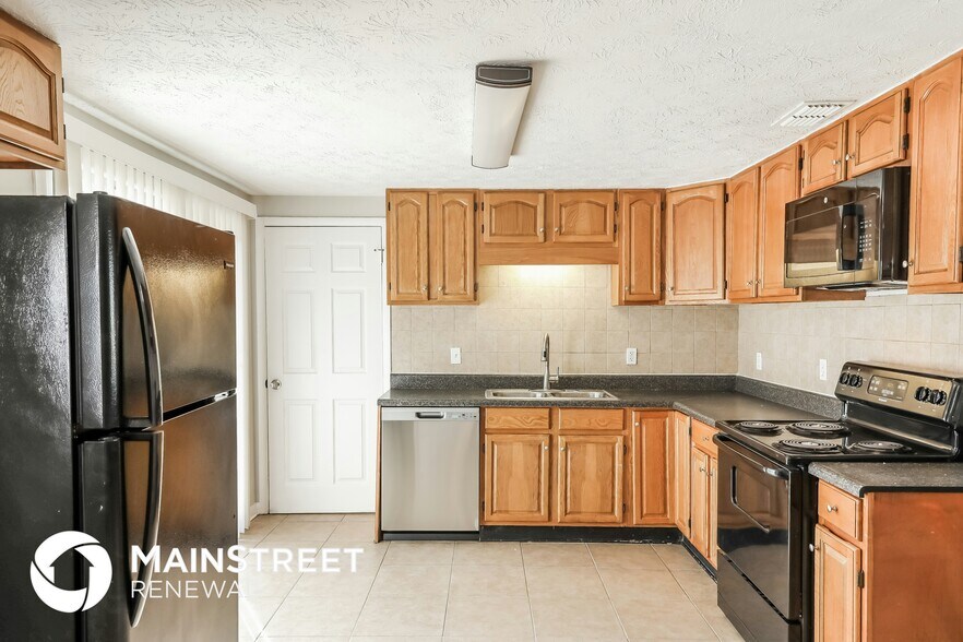Building Photo - 8360 Red Holly Ln