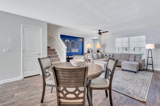 Building Photo - 321 Dogwood Cir