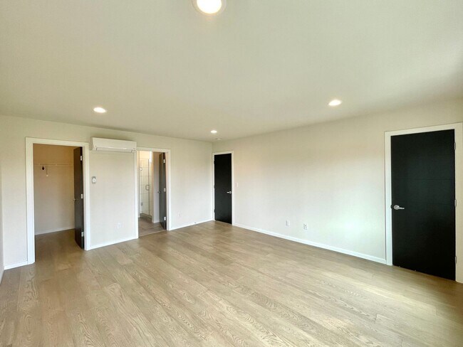 Building Photo - Great Townhome for rent