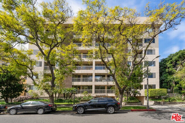 Building Photo - 441 N Oakhurst Dr