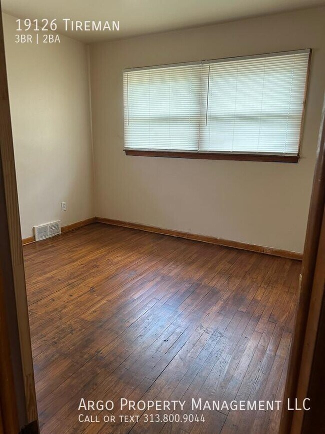 Building Photo - SECTION 8  VOUCHER ONLY