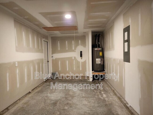 Building Photo - 1015 Course Ln