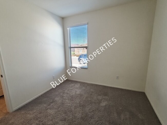 Building Photo - 5525 W Lazy Farm Dr