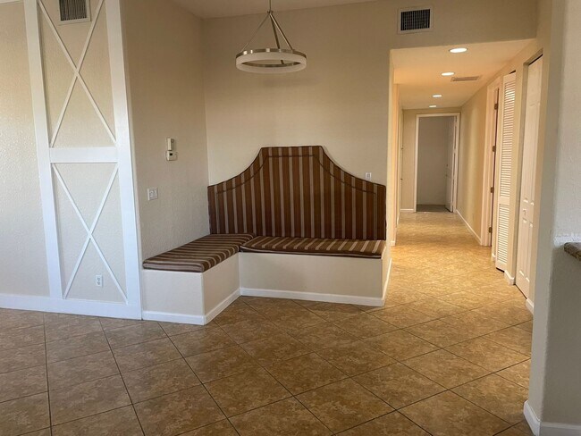 Building Photo - Furnished 1st Floor Condo in the Heart of ...