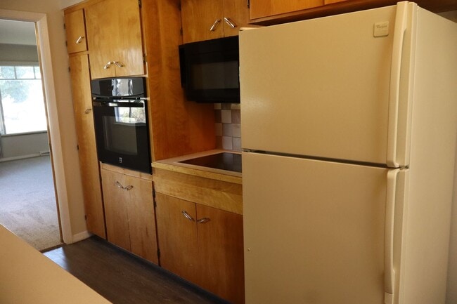 Building Photo - Spacious 3 Bedroom Home with Finished Base...