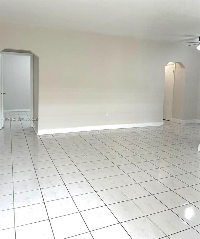 Building Photo - 7510 Carlyle Ave