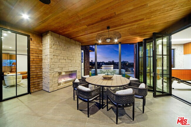 Building Photo - 2020 Cyprean Dr