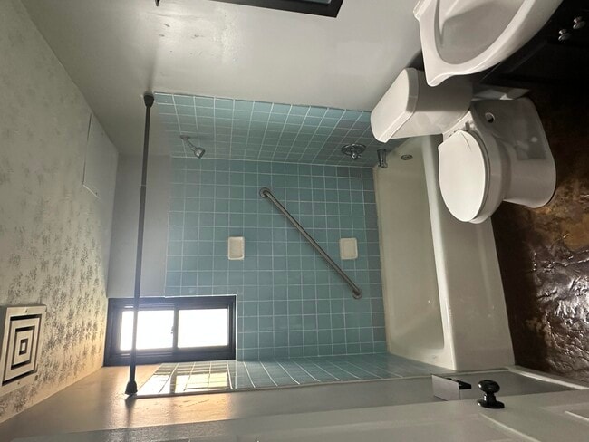 Building Photo - 702 Wilkinson Blvd