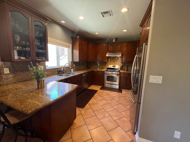 Kitchen - 6947 Jellico Ave