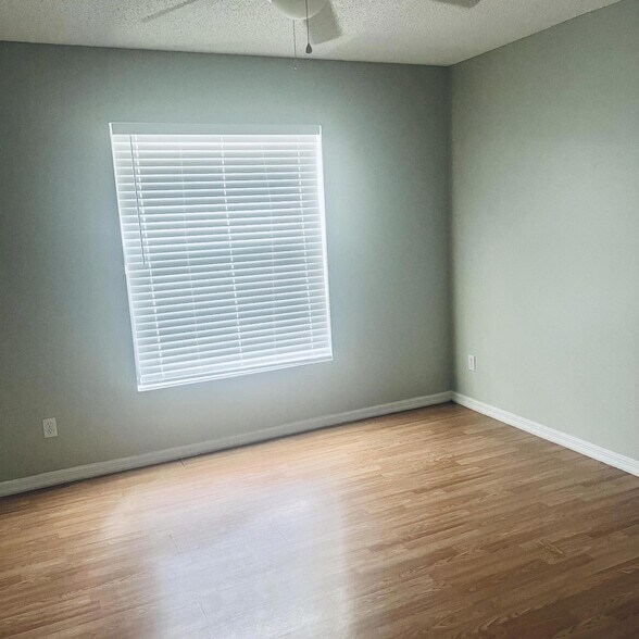 Building Photo - 6911 NW Dorothy St