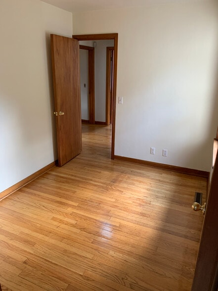 Building Photo - 418 S Owen Dr