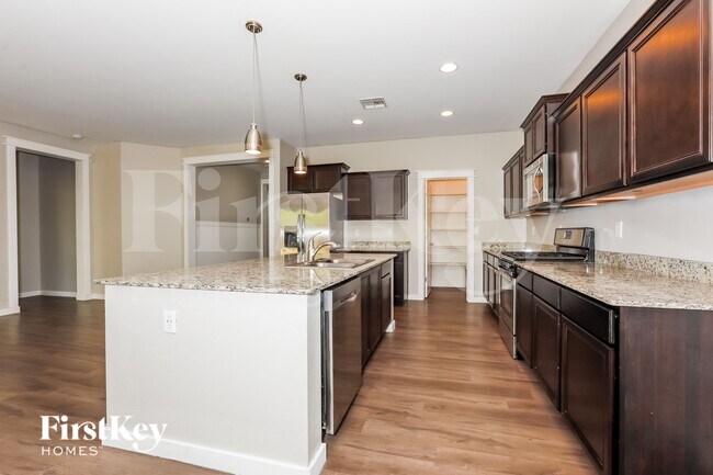 Building Photo - 732 Carlsbad Dr