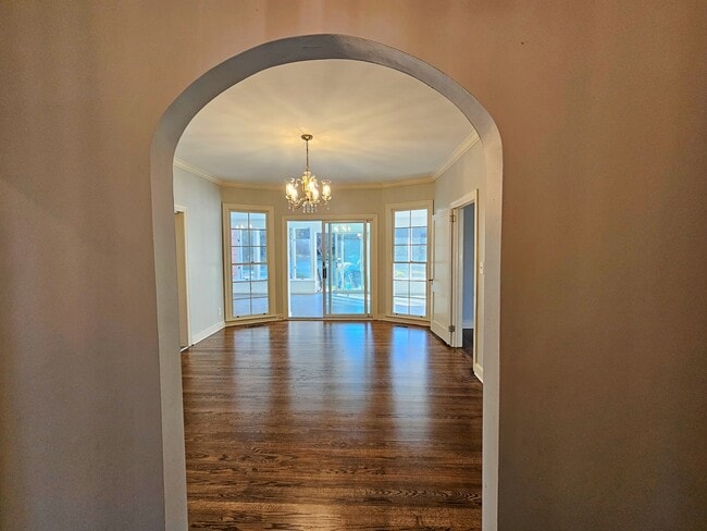 Building Photo - 541 W Sumter St