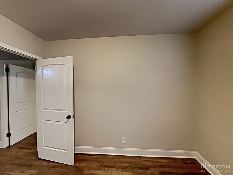 Building Photo - 3226 Draper Ave