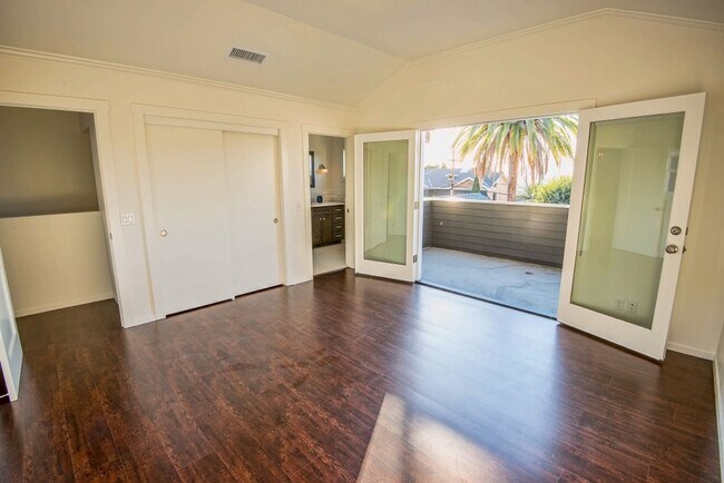 Building Photo - 1012-1014 Manzanita St