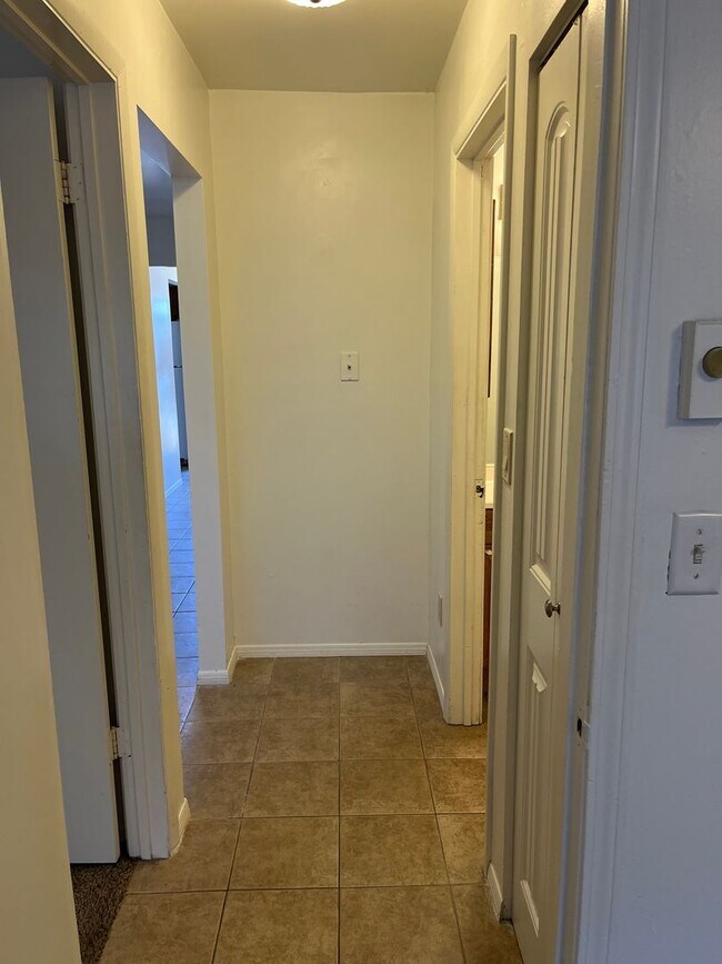 Building Photo - 3028 N Corrine Dr