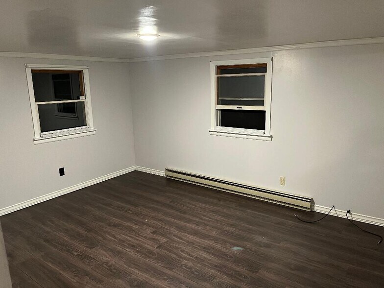 Living Room - 4 S Acres Rd