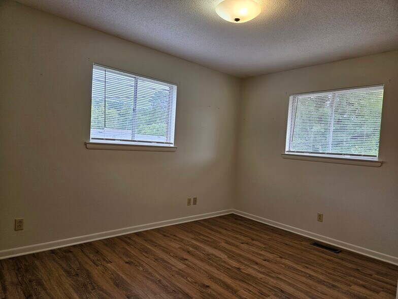 Building Photo - 303 S Germantown Rd