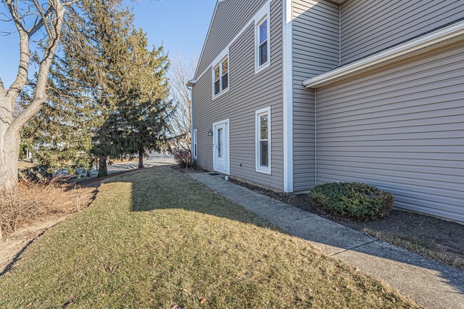 Building Photo - 730 Hamilton Ct