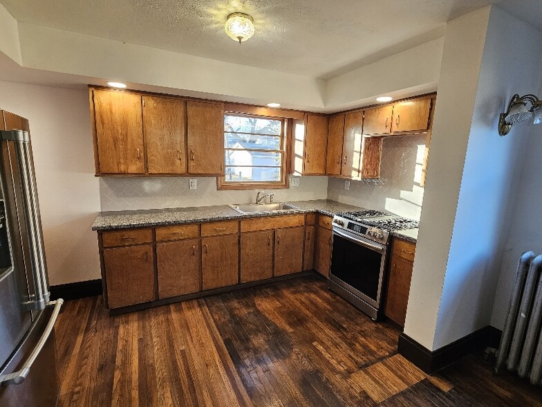 Building Photo - 1926 7th St