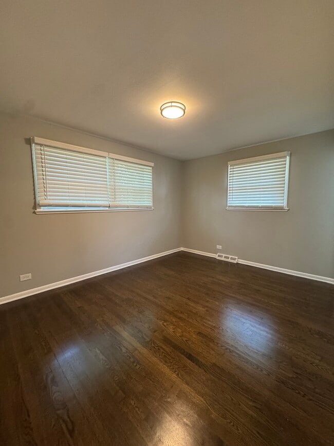 Building Photo - 17206 Elm Dr